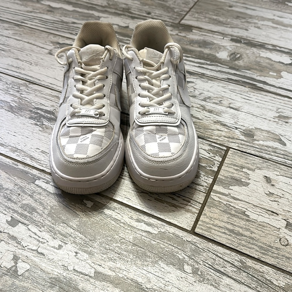 Onetwelves customized Louis Vuitton NIKE Air Force I.